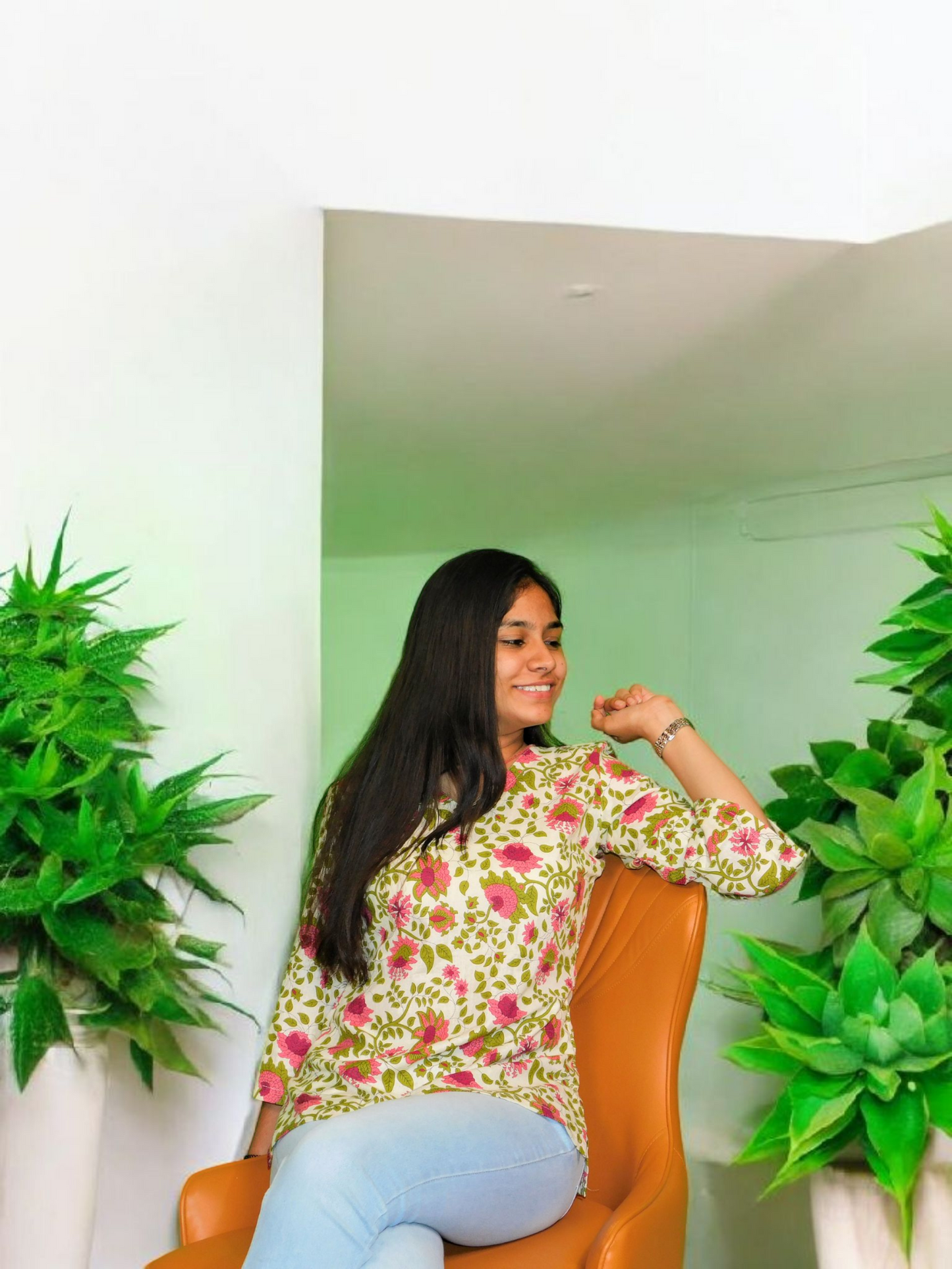 Gulvaan β Floral Whisper Cotton Kurti